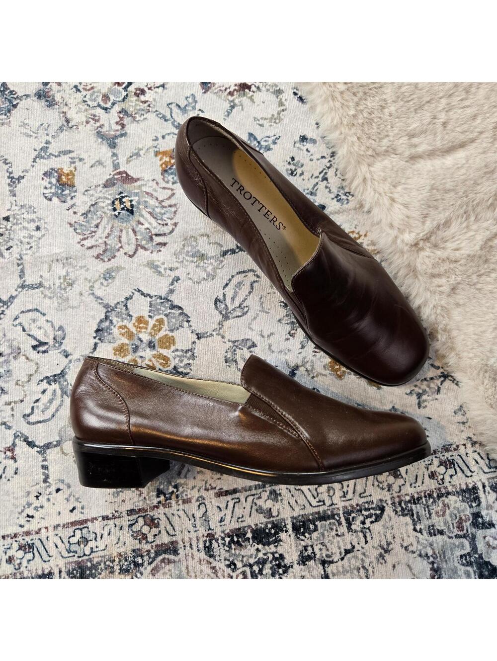 Trotters Brown Slip On Loafer Shoes Women US 6.5M